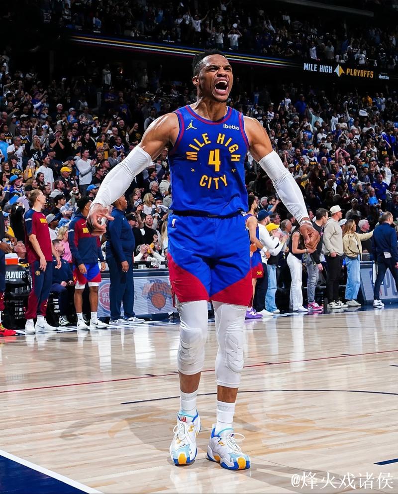 NBA季前赛:威少首秀砍下12分4篮板8助攻 掘金不敌凯尔特人 NBA季前赛:威少首秀砍下12分4篮板8助攻 掘金不敌凯尔特人